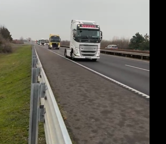 15 tonna gumicukorral tűnt el a kamionparkolóból egy pótkocsi