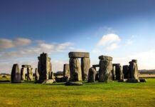 Ezrek ünnepelték Stonehenge ősi köveinél a téli napfordulót