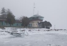 A következő napokban az élénk szél miatt több helyen megnyílhat a Balaton jege