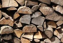 Akormány által biztosított tüzelő kiosztását az önkormányzatok végzik