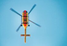Eszméletlen kisfiúhoz érkező mentőhelikopter szenvedett balesetet