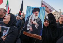 Az iráni állami média szerint meghalt Ali Hamenei az Irán elleni légicsapásokban.