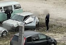 Rendőr erkélye alatt próbált autót feltörni egy pár