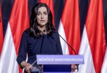 A kormány kiutasított tíz orosz diplomatát Magyarországról