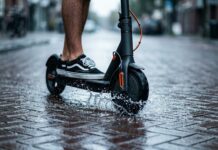 Kritikus állapotban van a férfi, aki elektromos rollerrel szenvedett súlyos balesetet Apcon