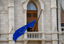 12 év után visszakerült az EU-zászló a Parlamentre
