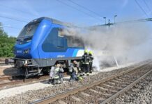 Füstöl egy mozdony a Keleti pályaudvaron