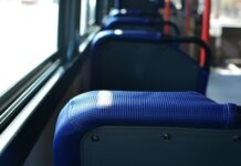 Gyerekeket szállító kisbusz szaladt bele egy kamionba Biatorbágynál
