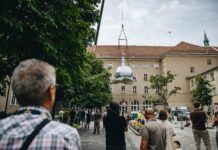 Visszahelyezték a budapesti városháza felújított óratornyát