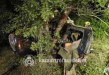 21 éves fiú halt meg az éjszaka fára csavarodó autóban
