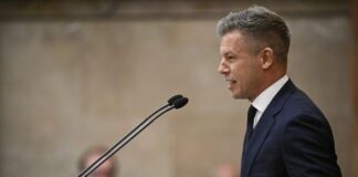 Magyar Péter a Fidesznek: „Kiszolgáltatott, megalázott gyerekek próbáltak segítséget kérni önöktől”
