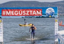 Balaton-átúszás 2026: Nagy Nándor kevesebb mint egy óra alatt nyerte meg a versenyt
