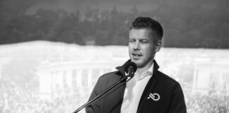 Magyar Péter üzent Mészáros Lőrincnek