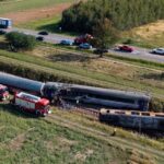 Halálos vonatbaleset Lengyelországban: betonkeverővel ütközött egy InterCity
