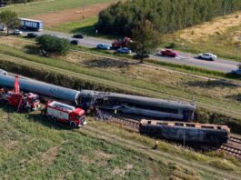 Halálos vonatbaleset Lengyelországban: betonkeverővel ütközött egy InterCity
